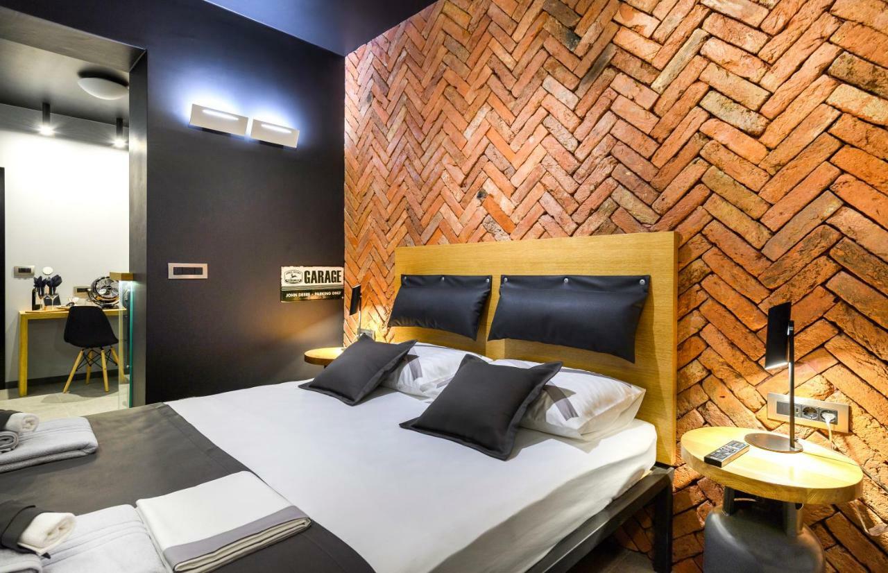 Split Industrial Design Rooms Экстерьер фото
