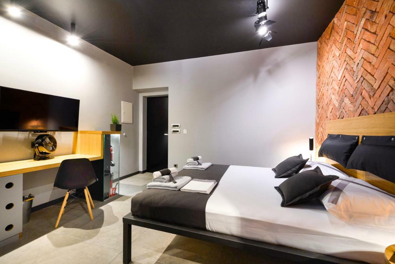 Split Industrial Design Rooms Экстерьер фото