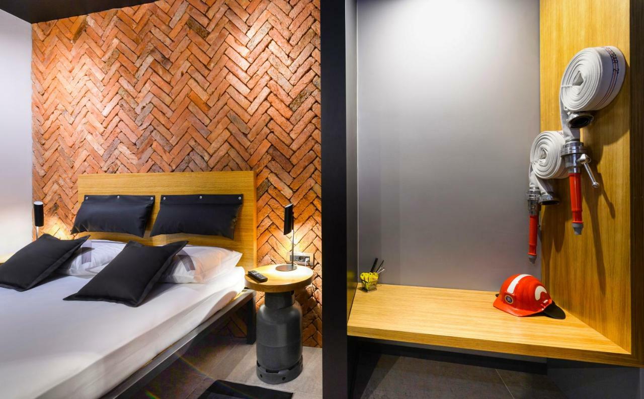 Split Industrial Design Rooms Экстерьер фото