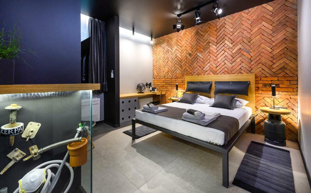 Split Industrial Design Rooms Экстерьер фото