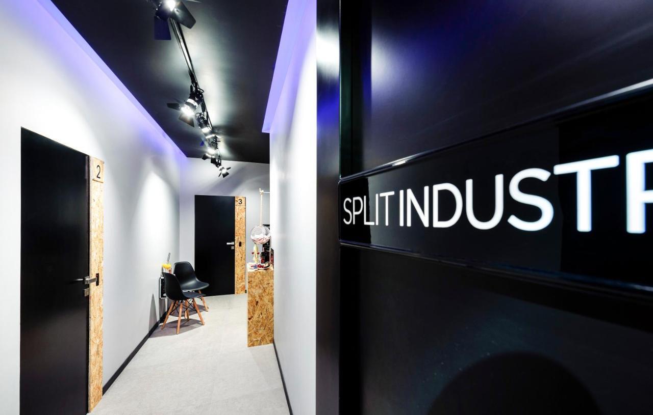 Split Industrial Design Rooms Экстерьер фото