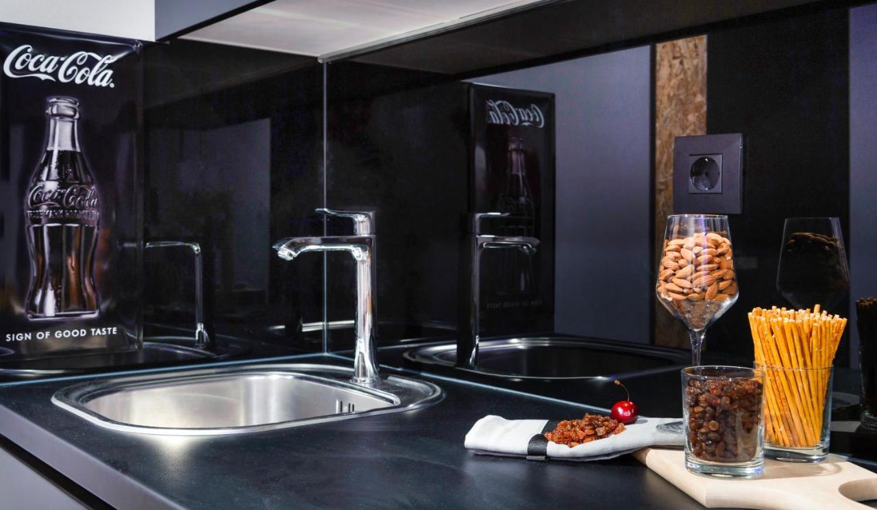 Split Industrial Design Rooms Экстерьер фото